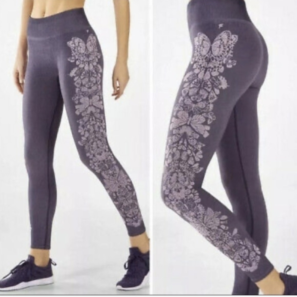 Fabletics Purple Floral/Butterfly Side-Panel Leggings Size M.
